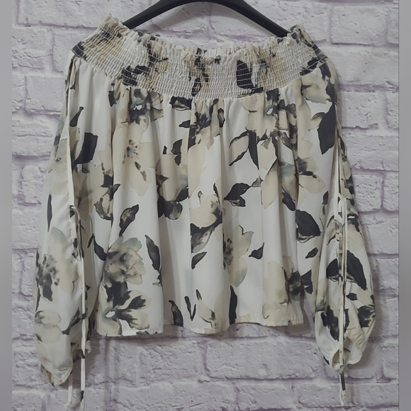 Papaya Floral Smocked, Cold Shoulder,Open Balloon Sleeve  Crop Top Large - Picture 2 of 5